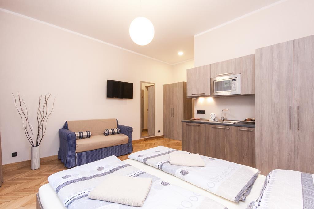 Manesova Astra Apartment Прага Стая снимка