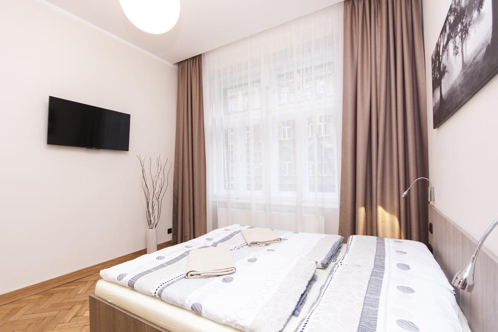 Manesova Astra Apartment Прага Стая снимка