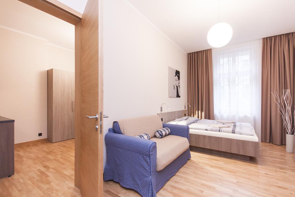 Manesova Astra Apartment Прага Стая снимка