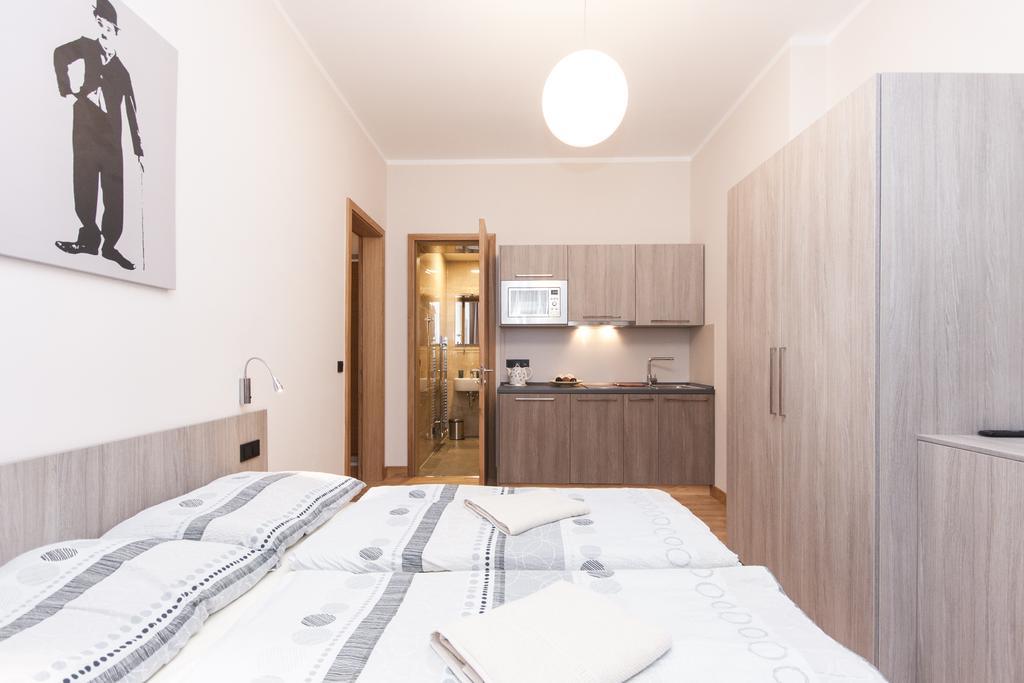 Manesova Astra Apartment Прага Стая снимка