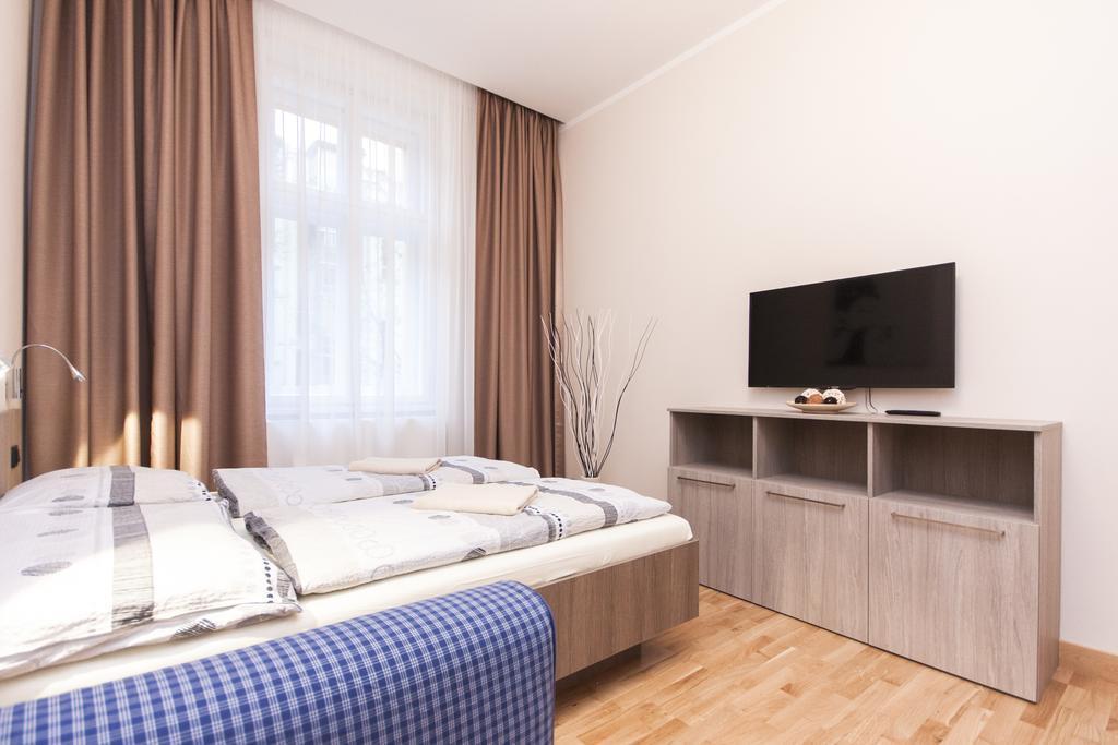 Manesova Astra Apartment Прага Стая снимка